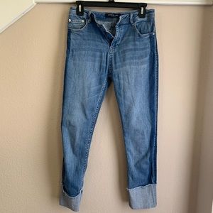 Topfeeling skinny denim pants with stripes on the side.